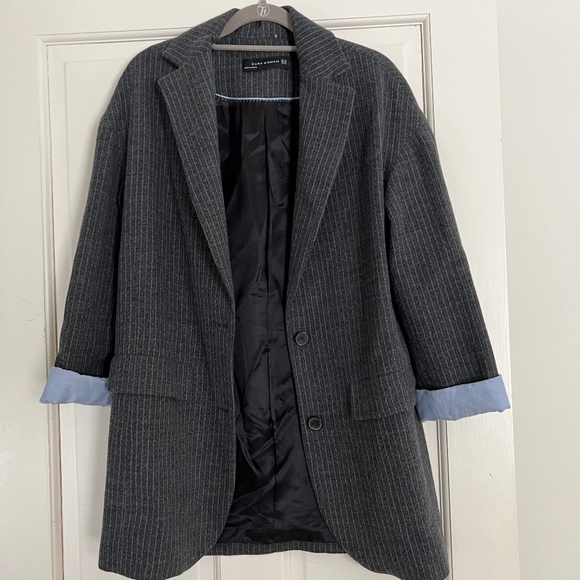 Zara Jackets & Blazers - Zara pinstripe blazer with contrasting sleeves